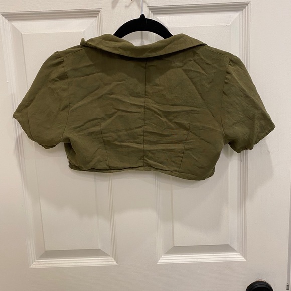 Crop top - Picture 2 of 3